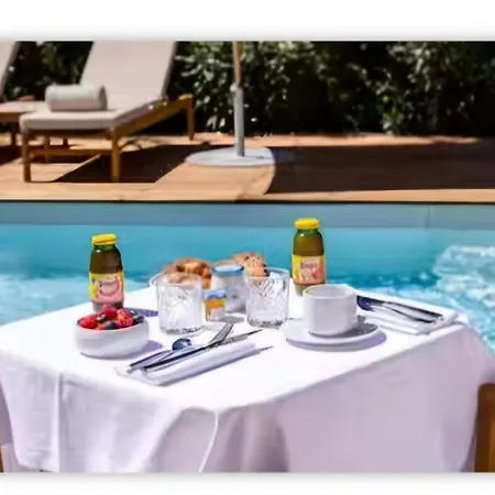 Le Clos De La Pinede Et Ses Superbes 300 E Par Frühstückspension *